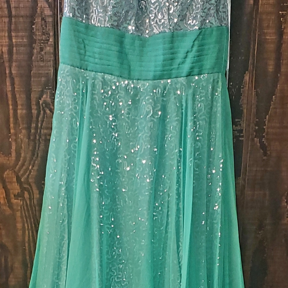 Dress - Picture 2 of 4